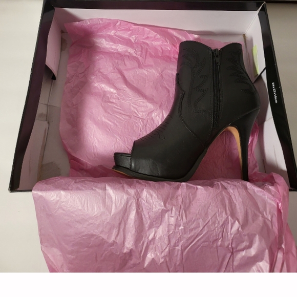 EUC! Miranda by Miranda Lambert Black Boots. Size 6.5. - Picture 8 of 10
